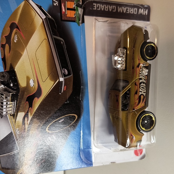 B22 Hot Wheels 68 Corvette Stingray Gas Monkey Garage with shipping protector - Picture 2 of 3